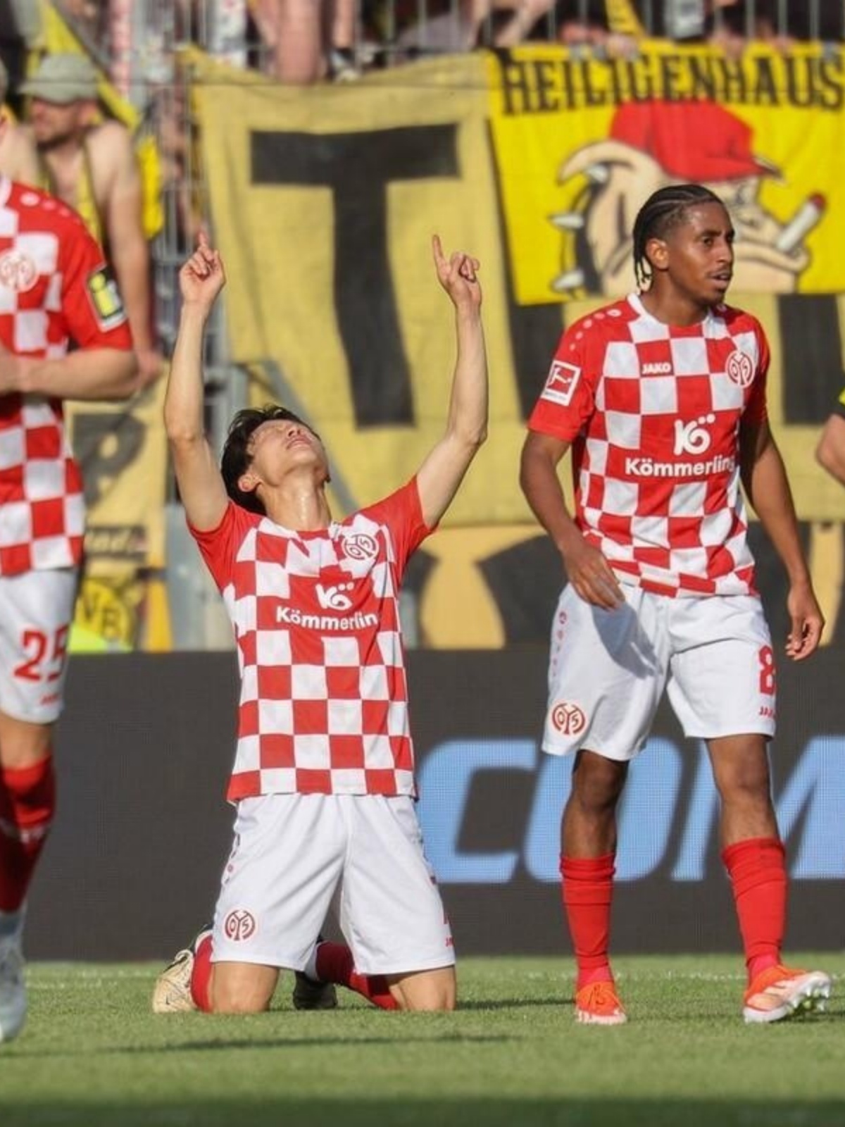  多特蒙德首回合大胜上海申花，约基奇砍下45记关键球，全场沸腾